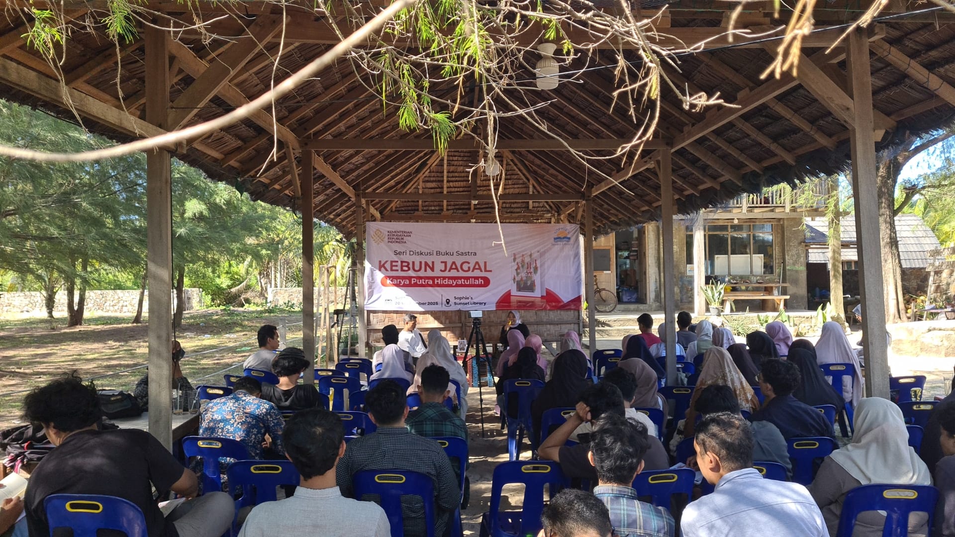 Singgah ke Sophie’s Library, Melintasi Sekilas Literasi di Aceh - Cagak.ID